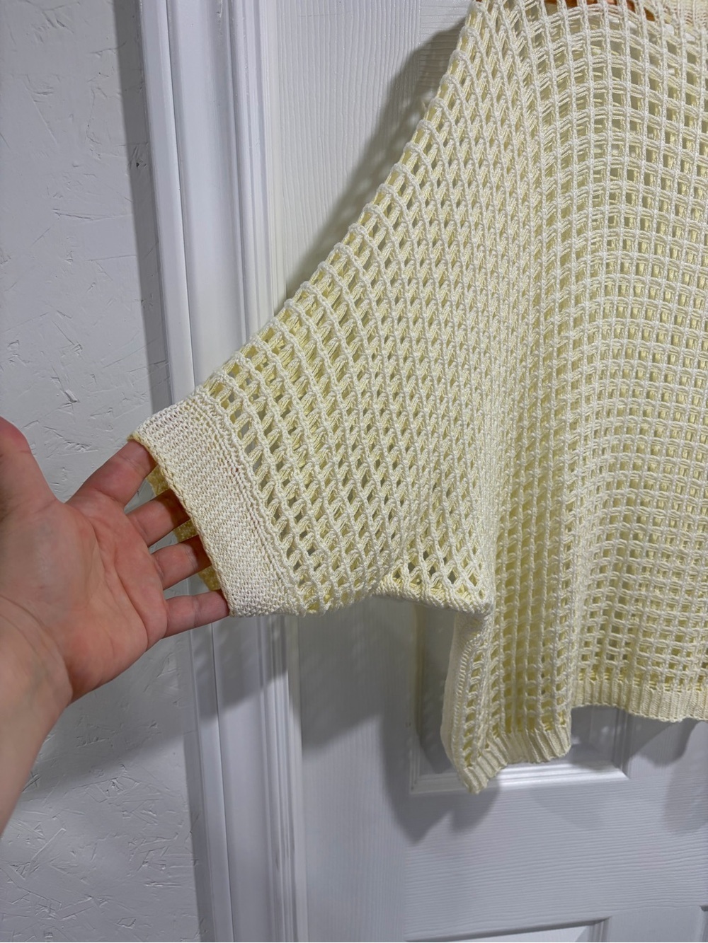Made in Italy Light Yellow Open-Weave Women’s Sweater Cover-Up - Picture 3 of 6